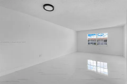 4050 NW 135th St # 11, Opa-Locka FL 33054