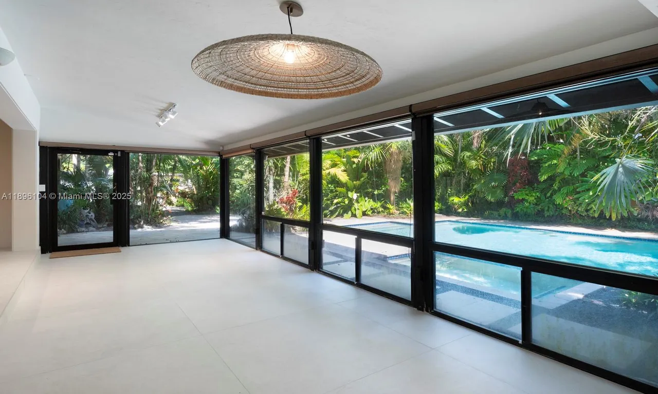 1107 NE 118th St, Biscayne Park FL 33161