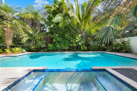 1107 NE 118th St, Biscayne Park FL 33161