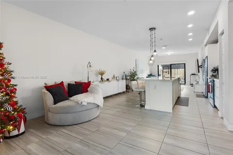 7805 NW 104th Ave # 6, Doral FL 33178