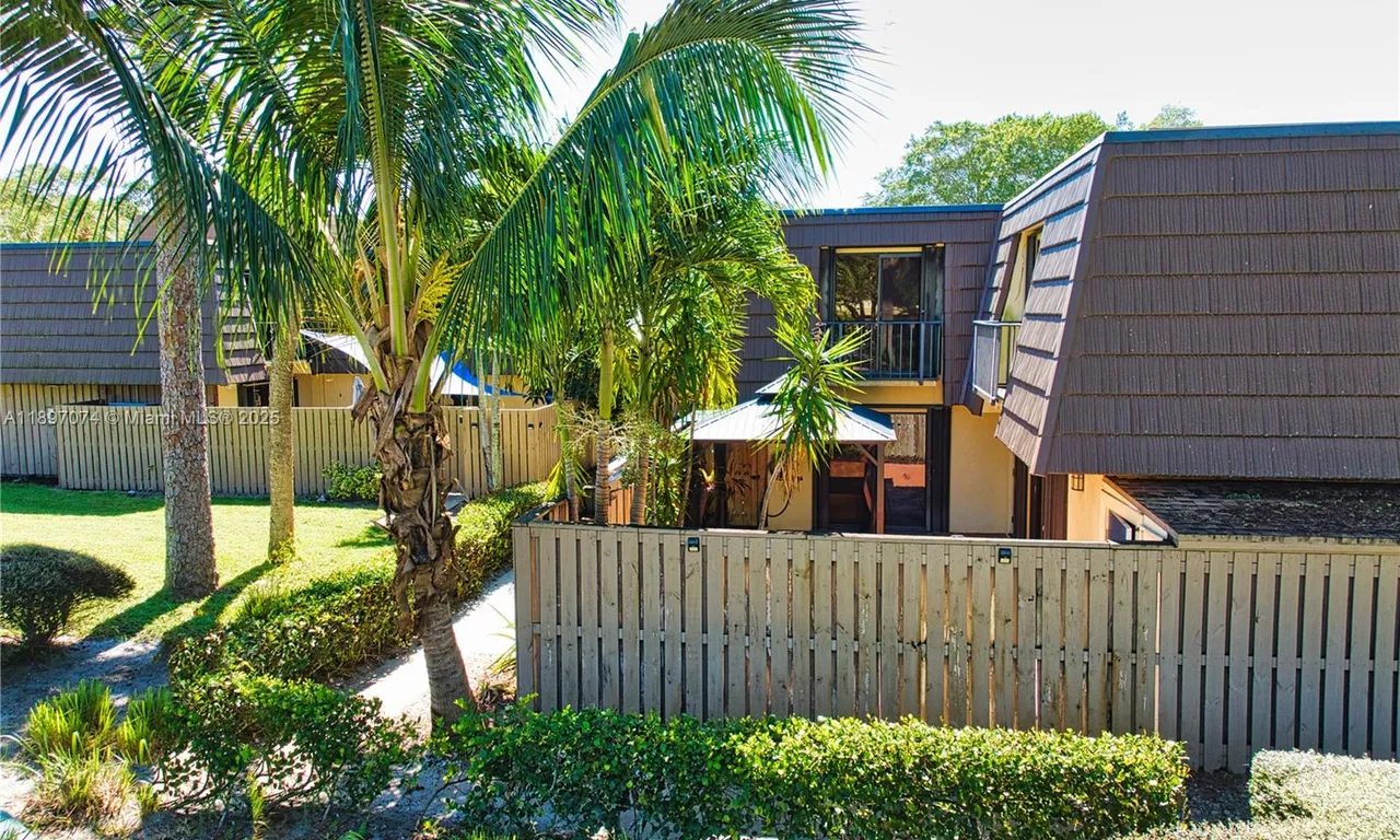 1419 14th Ct, Palm Beach Gardens FL 33410