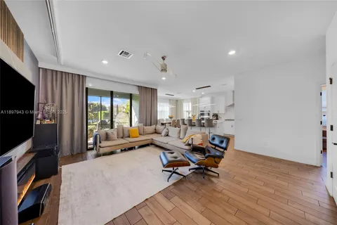 2454 Primrose Pl, Oakland Park FL 33309