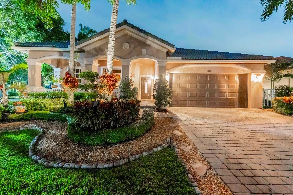 800 Lavender Cir, Weston FL 33327