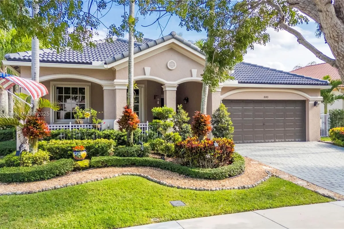 800 Lavender Cir, Weston FL 33327
