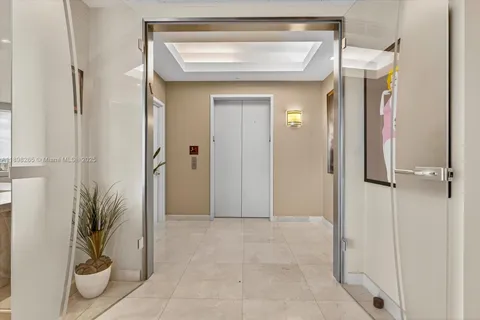 21200 Point Pl, Aventura FL 33180