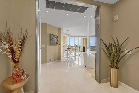 21200 Point Pl, Aventura FL 33180