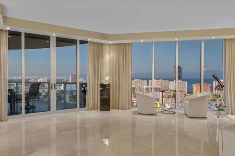 21200 Point Pl, Aventura FL 33180