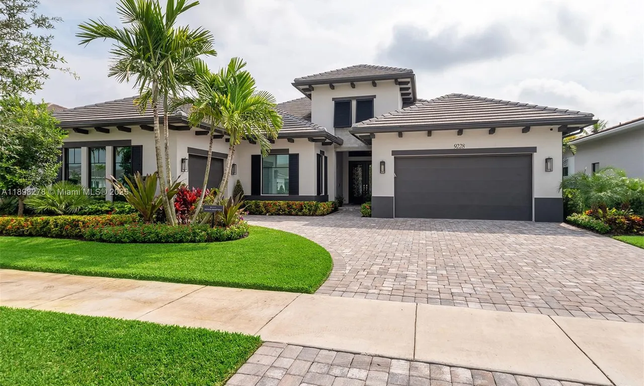 9228 Coral Isles Cir, Palm Beach Gardens FL 33412