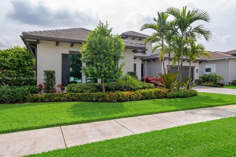 9228 Coral Isles Cir, Palm Beach Gardens FL 33412