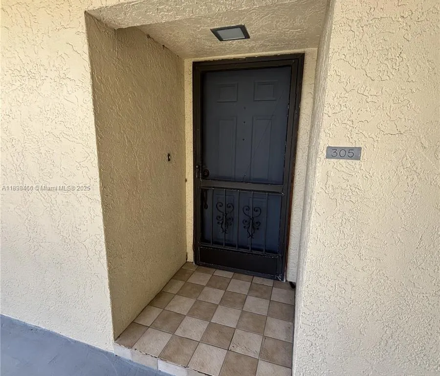 201 Quail Forest Blvd # 305, Naples FL 34105