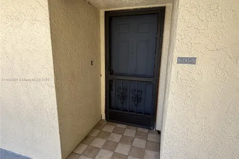 201 Quail Forest Blvd # 305, Naples FL 34105