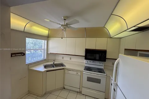 201 Quail Forest Blvd # 305, Naples FL 34105