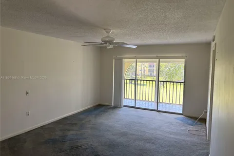 201 Quail Forest Blvd # 305, Naples FL 34105