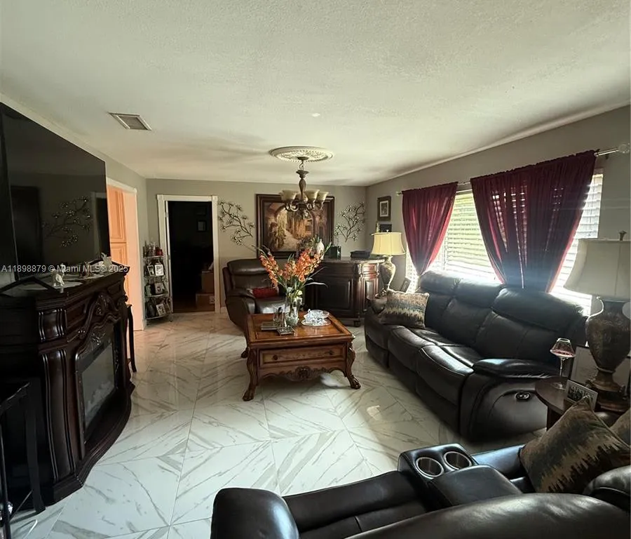 126 Sunflower Cir, Royal Palm Beach FL 33411