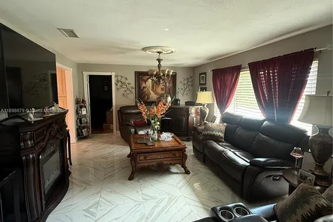 126 Sunflower Cir, Royal Palm Beach FL 33411