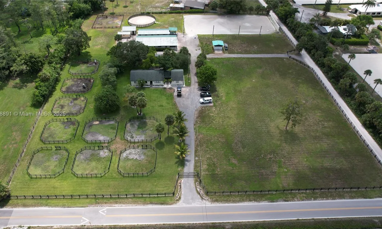 1230 F Rd, Loxahatchee FL 33470