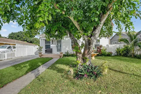 1606 N D St, Lake Worth FL 33460