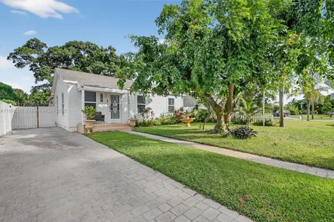 1606 N D St, Lake Worth FL 33460