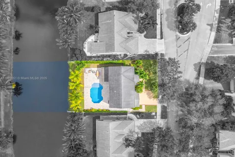 10045 Grove Ln, Cooper City FL 33328