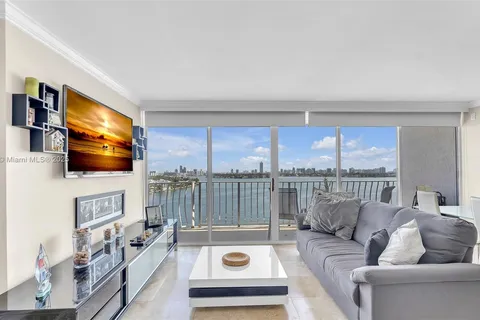 7601 E Treasure Dr # 1518, North Bay Village FL 33141