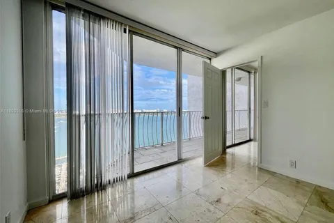 7601 E Treasure Dr # 2308, North Bay Village FL 33141