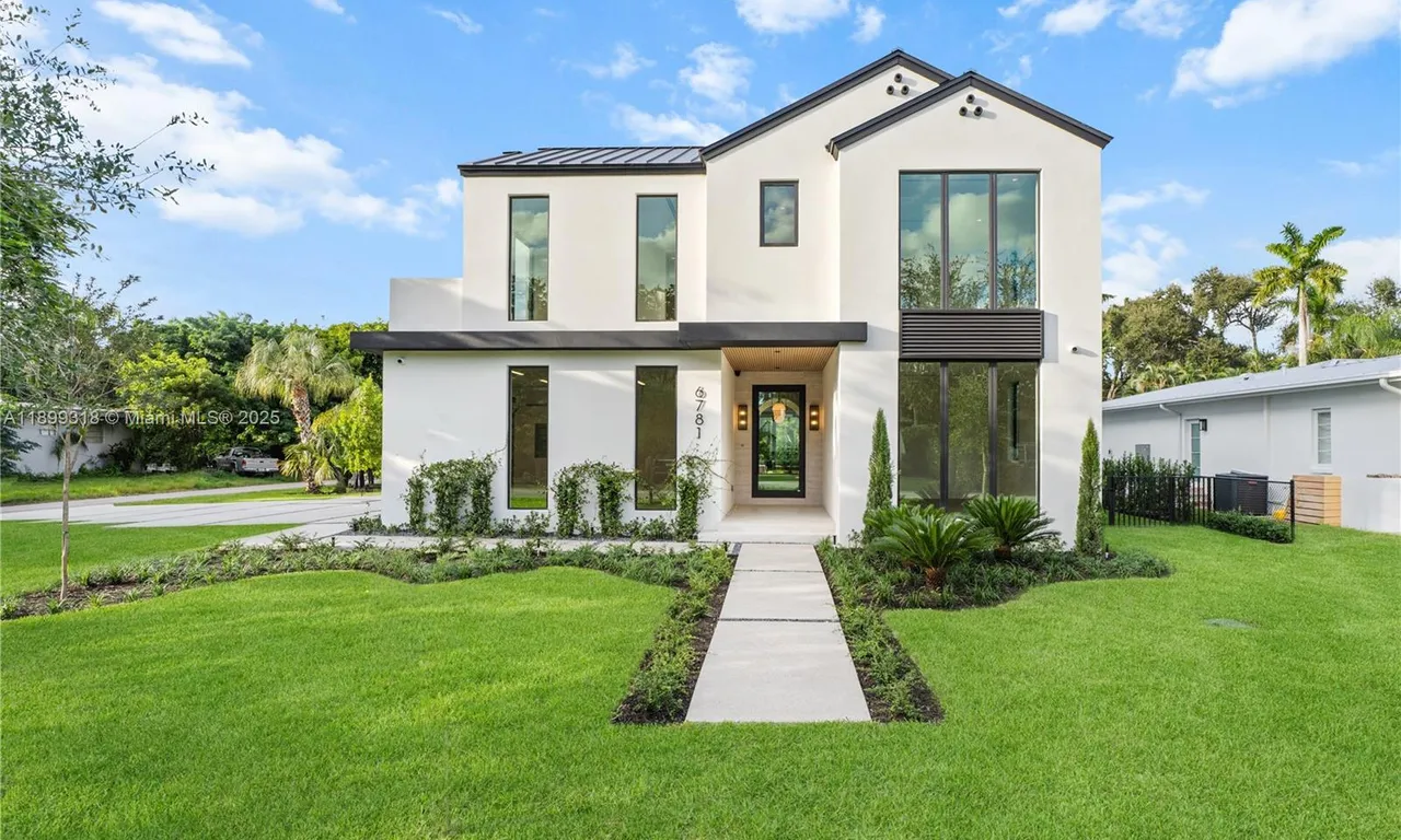 6781 SW 75th Ter, South Miami FL 33143