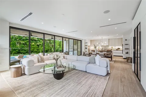 6781 SW 75th Ter, South Miami FL 33143