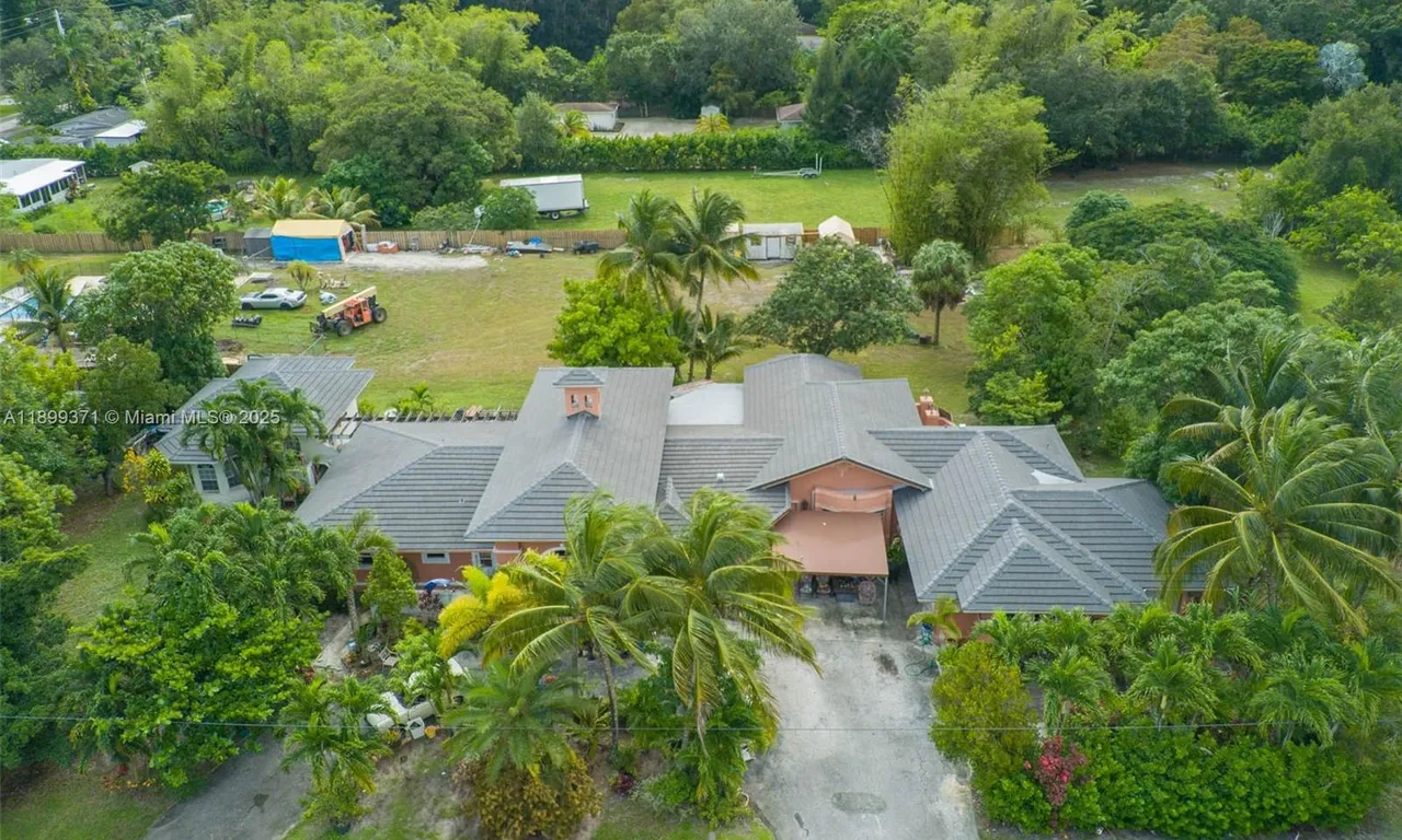 5400 Palm Tree Rd, Plantation FL 33317