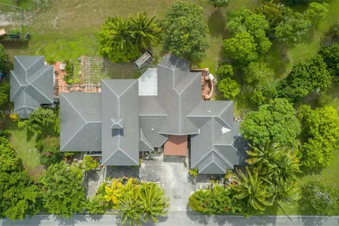 5400 Palm Tree Rd, Plantation FL 33317