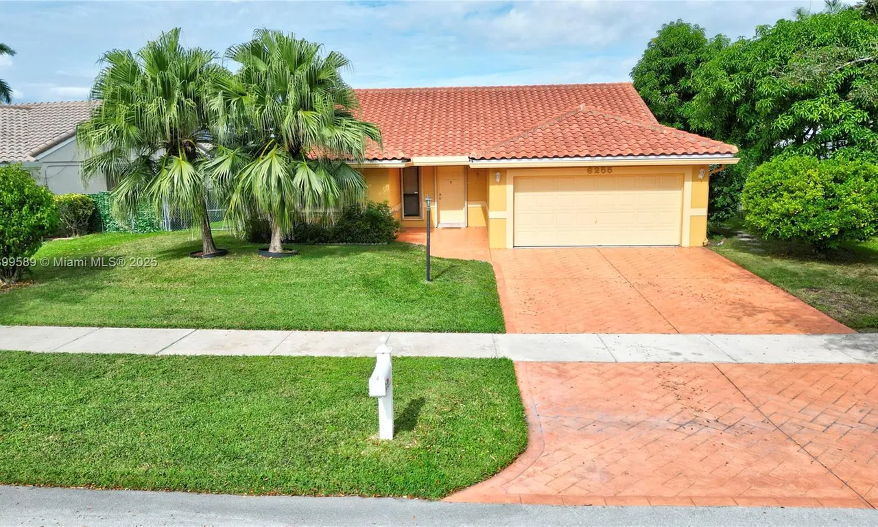 6255 Hawkes Bluff Ave, Davie FL 33331