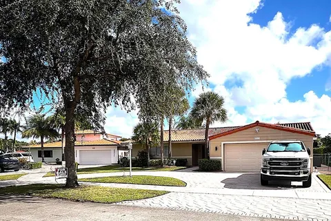 15121 Garvock Pl, Miami Lakes FL 33016