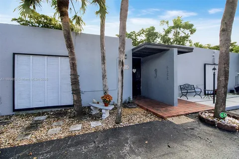 6358 Milk Wagon Ln, Miami Lakes FL 33014