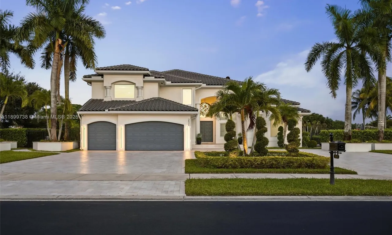 3526 W Juniper Ln, Davie FL 33330