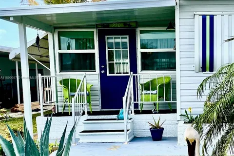 220 derwent blvd, Fort Myers FL 33908