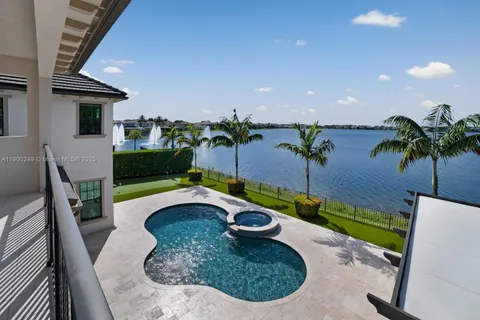 8445 E Watercrest Cir E, Parkland FL 33076