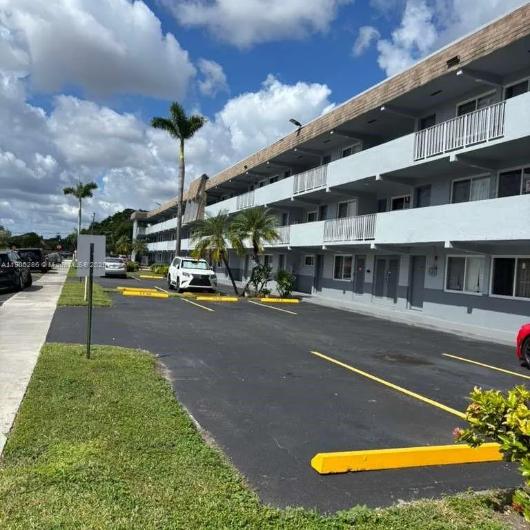 11005 SW 1st St # 302, Sweetwater FL 33174