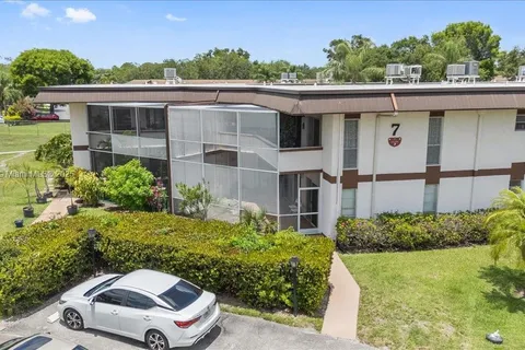 7 N Greenway Vlg N # 205, Royal Palm Beach FL 33411