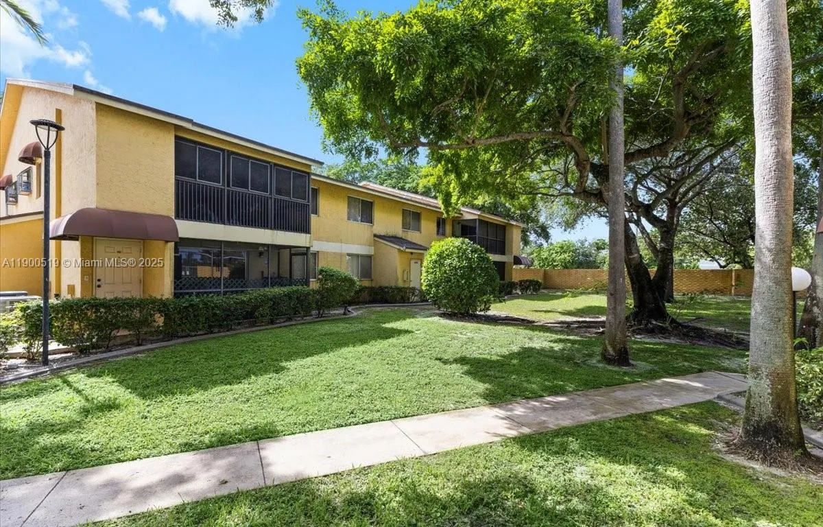 3047 N Oakland Forest Dr # 204, Oakland Park FL 33309