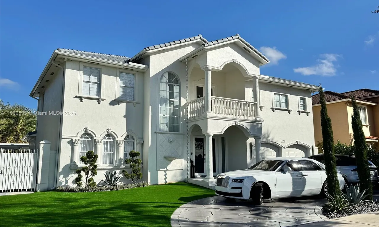 8521 NW 162nd St, Miami Lakes FL 33016