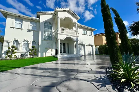 8521 NW 162nd St, Miami Lakes FL 33016