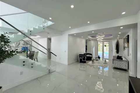 8521 NW 162nd St, Miami Lakes FL 33016