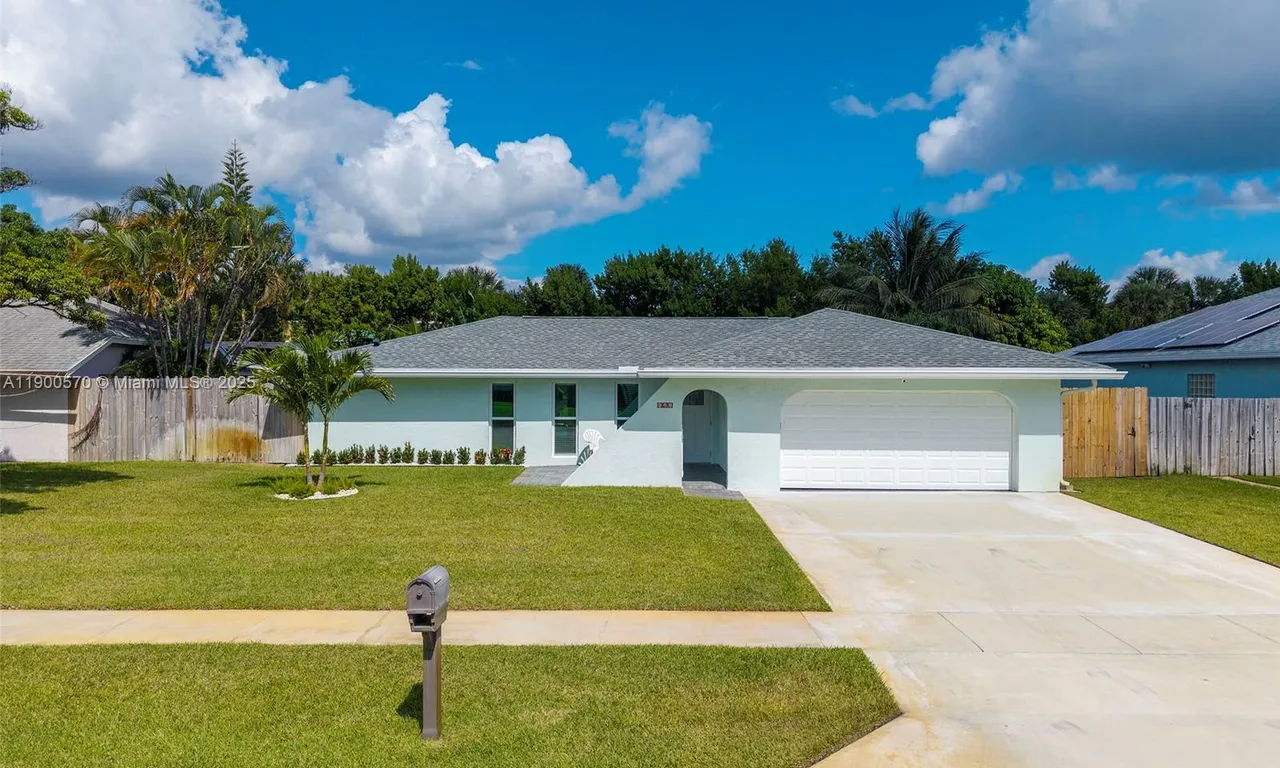 635 NE 15th Pl, Boynton Beach FL 33435