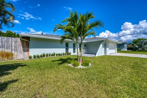 635 NE 15th Pl, Boynton Beach FL 33435
