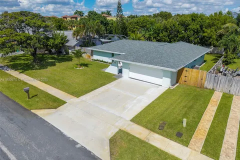 635 NE 15th Pl, Boynton Beach FL 33435