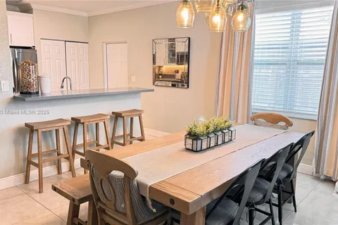 280 NE 35th St, Oakland Park FL 33334