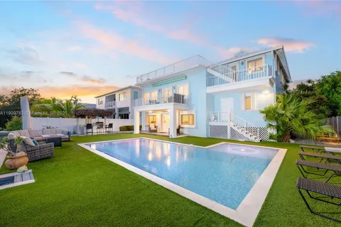 111 Spoonbill Rd, Tavernier FL 33070