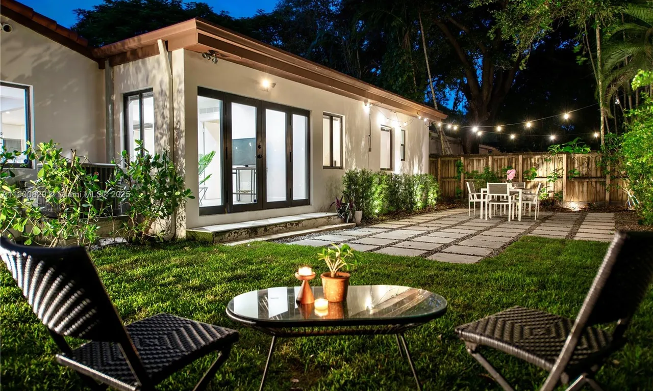 360 NE 87th St, El Portal FL 33138