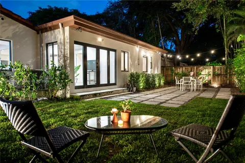 360 NE 87th St, El Portal FL 33138