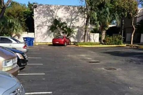 6020 SW 68th St # 60, South Miami FL 33143