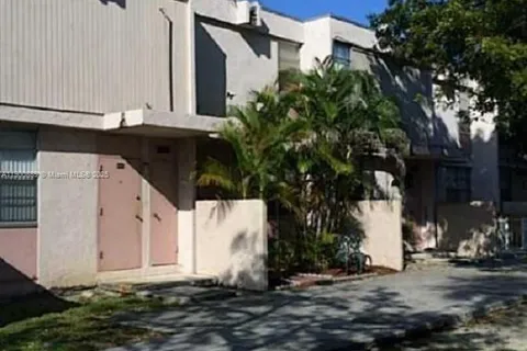 6020 SW 68th St # 60, South Miami FL 33143
